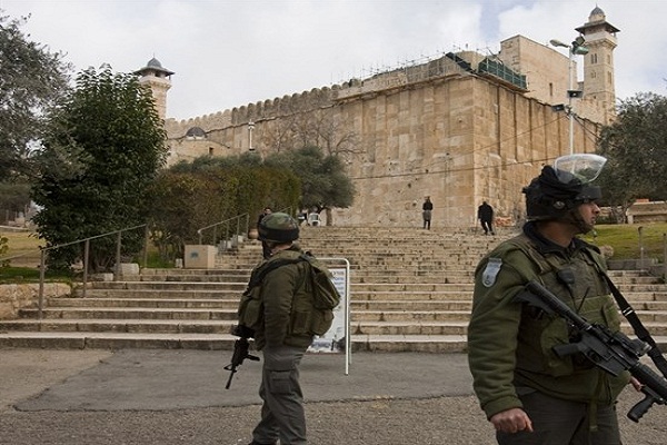 Zionist Regime Bans Muslims from Ibrahimi Mosque