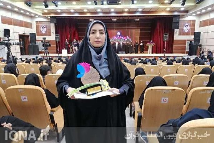 تجلیل از خبرنگار ایکنا در دومین کنگره «بانوان تأثیرگذار» بوشهر
