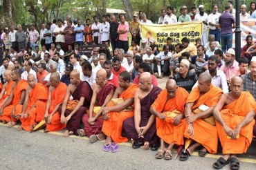 श्रीलंका के बौद्धों ने मुसलमानों के खिलाफ हिंसा की निंदा किया