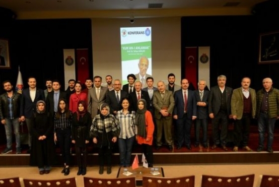 Türkiye’de Kur'an-ı Kerim'i anlamak konulu konferans düzenledi