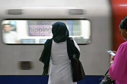 النساء المسلمات أكثر عرضة بخمس مرات لعدم الأمان في وسائل النقل في بریطانيا