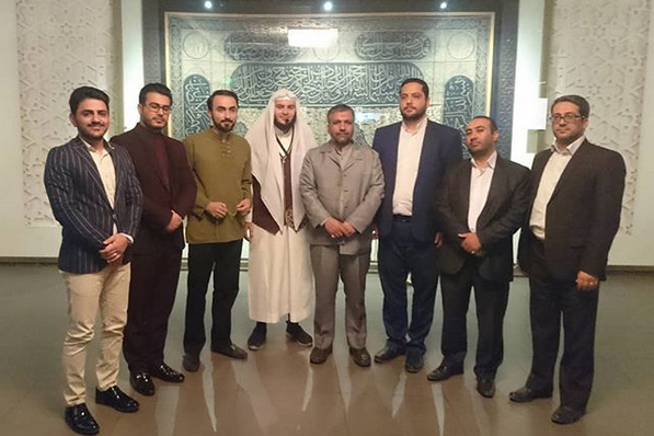 بازدید کاروان نور از موزه قرآن مسجدالنبی(ص)/ تلاوت در حریم کعبه