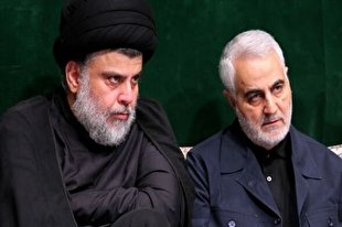 حضور مقتدی صدر در منزل سردار شهید سلیمانی + عکس