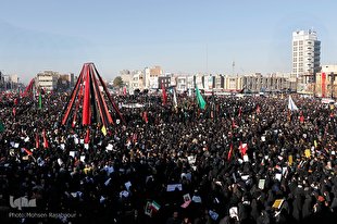 ایام‌اللهی با نماد مقاومت و ایستادگی