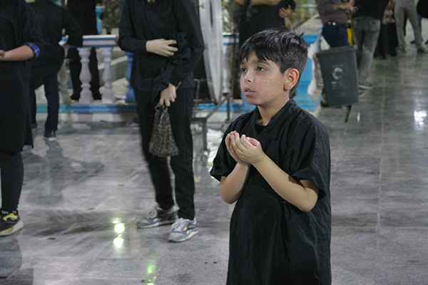 کوچه پس کوچه‌های اهواز با حسین‌گویان در قاب تصویر