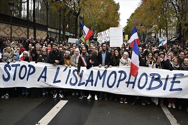 مسلمانان فرانسه در محیط کار و فرایض دینی که هر روز محدودتر می‌شود