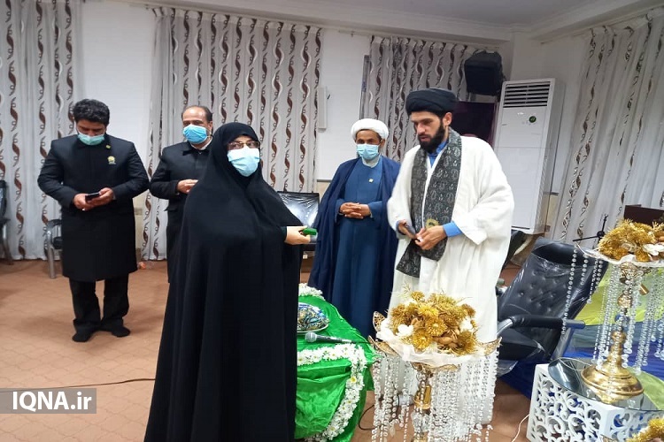 اهدای نشان خدمت حرم رضوی به مدیر مدرسه ریحانه النبی (س) اهرم/ ارسالی پنج شنبه