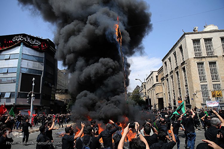 آئین خیمه‌سوزان ظهر عاشورا در بازار تهران