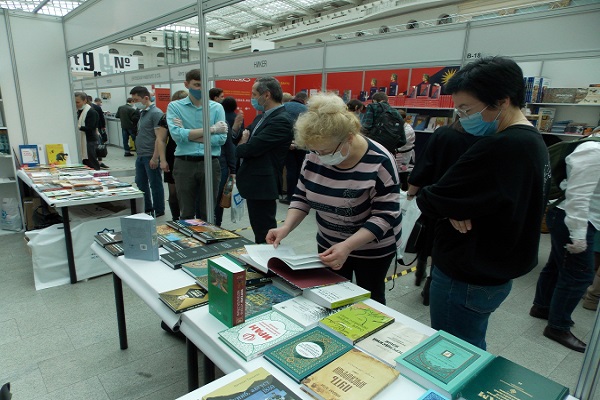 عرضه آثار دینی ـ عرفانی در نمایشگاه کتاب غیر داستانی مسکو