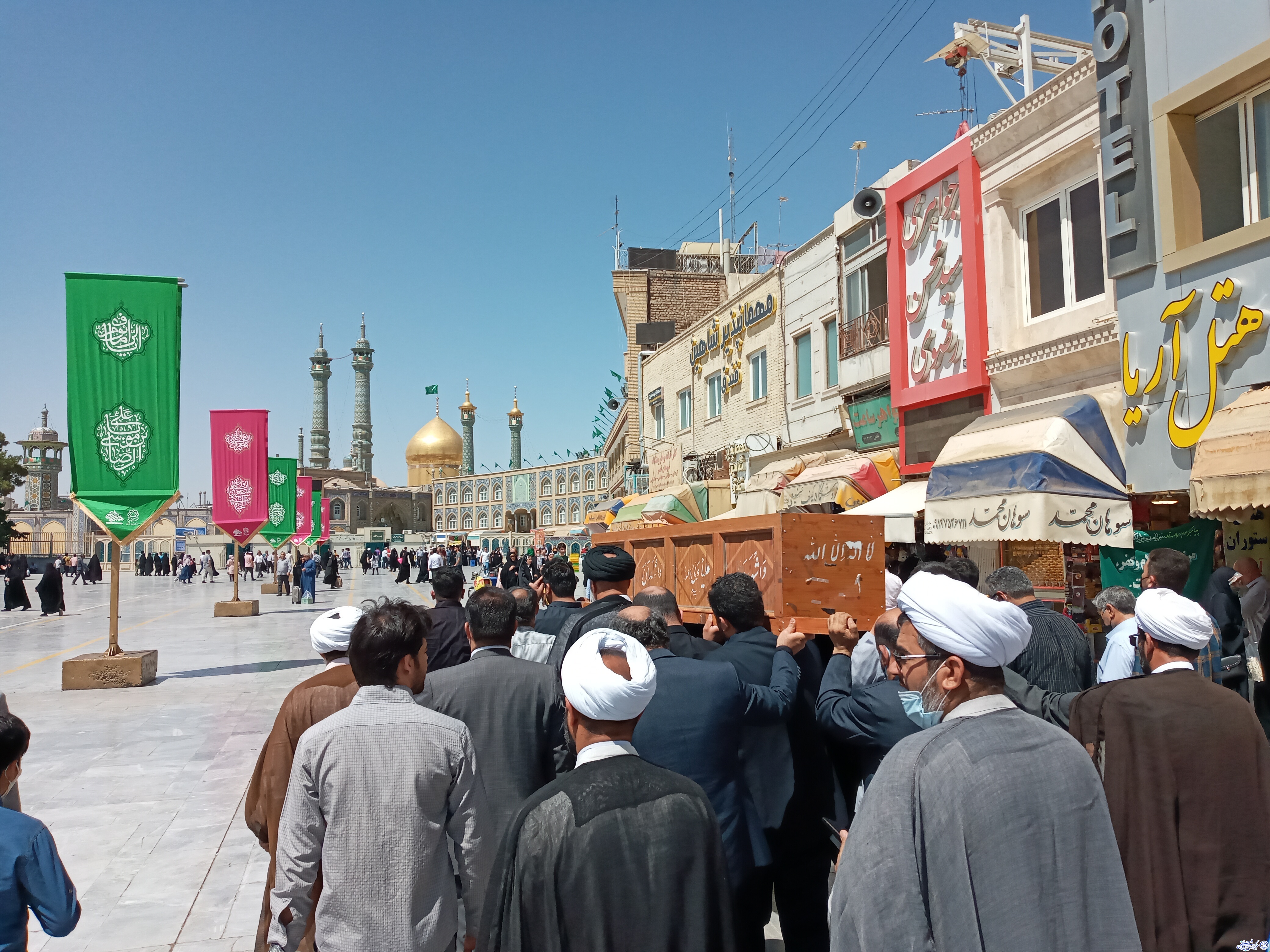 تشییع همسر شهید انقلاب بوشهر در حرم حضرت معصومه(ع)+عکس