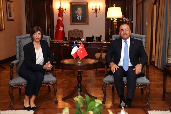 انتقاد وزیر خارجه ترکیه از افزایش اسلام‌ستیزی در فرانسه