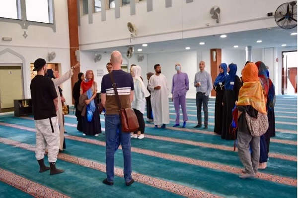 بازشدن درهای مسجدی در انگلستان به روی غیرمسلمانان