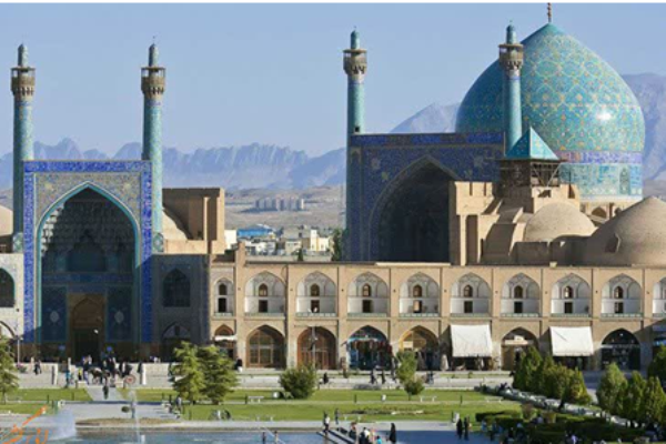 نقش محوری مساجد در الگوی اسلامی ایرانی پیشرفت 