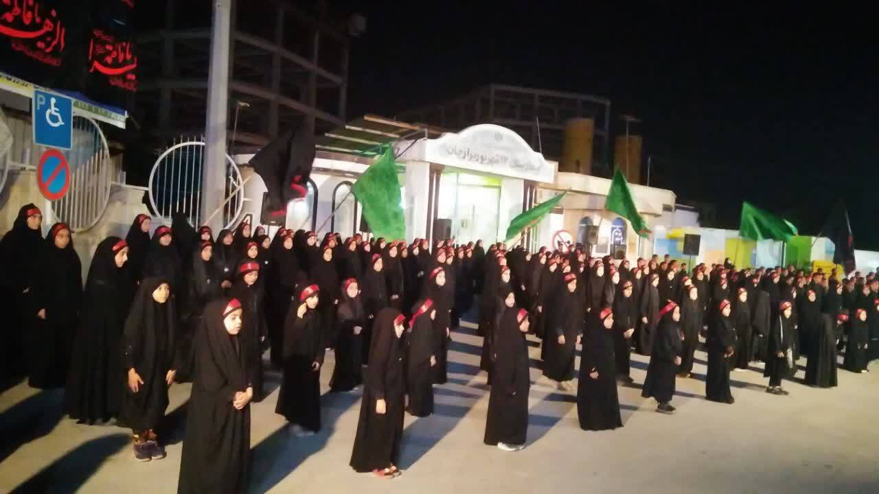 گروه سرود ۴۵۰ نفری مدافعان «ام ابیها(س)» در استان بوشهر گروه سرود ۴۵۰ نفری مدافعان «ام ابیها(س)» در استان بوشهر