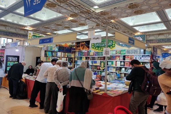 حضور انتشارات طوبای محبت با بیش از ۵۰۰ اثر در نمایشگاه کتاب تهران