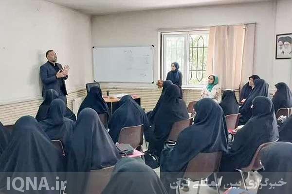 برپایی کارگاه رسانه‌نگاری شهدایی در فردیس + عکس