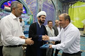 قاریان و خادمان قرآنی جزیره خارگ تجلیل شدند + عکس