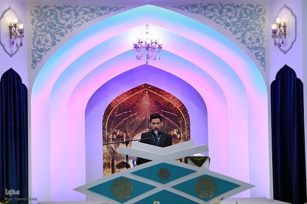 چراغ روشن رقابت قاریان و حافظان در سوز زمستانی و شور مردمی مشهد + فیلم