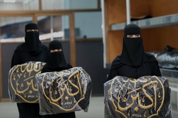 حضور خدام زن در مراسم تعویض پرده کعبه برای نخستین بار + فیلم