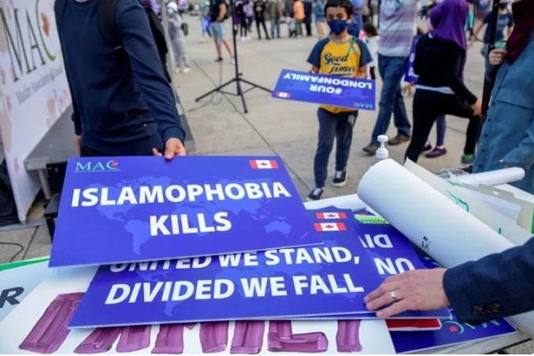 حمله نژادپرستانه به یک زن مسلمان محجبه در کانادا