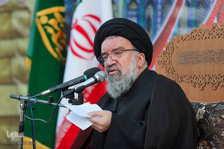 ملت ایران با رهبری ایستاده و هیچ‌گاه تسلیم نخواهد شد