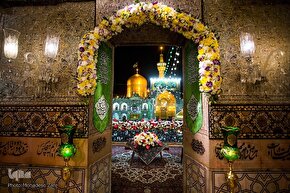 حرم مطهر رضوی در شب ولادت امام رضا(ع)