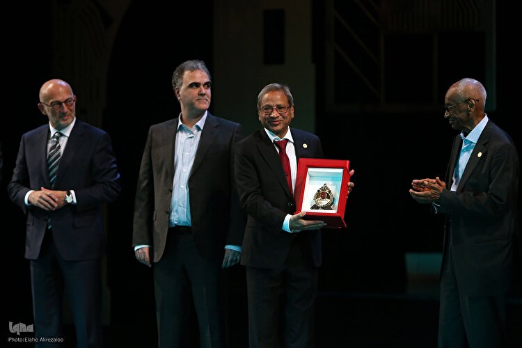 آیین اهدای مدال و جایزه مصطفی (ص)