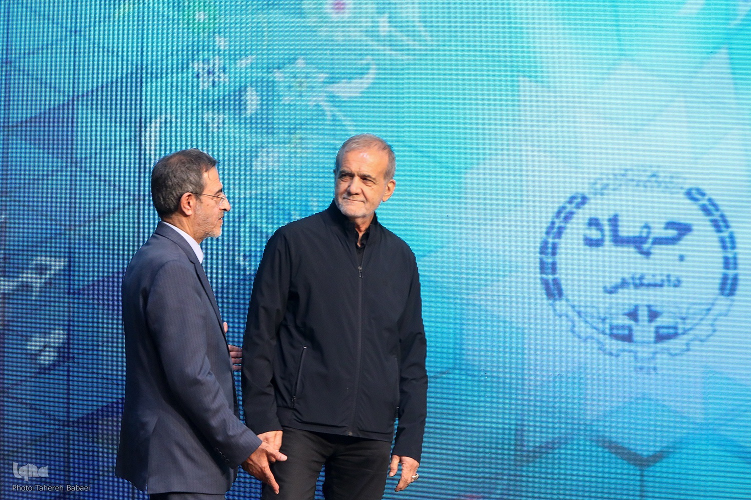 بازدید رئیس‌جمهور از نمایشگاه دستاوردهای جهاددانشگاهی