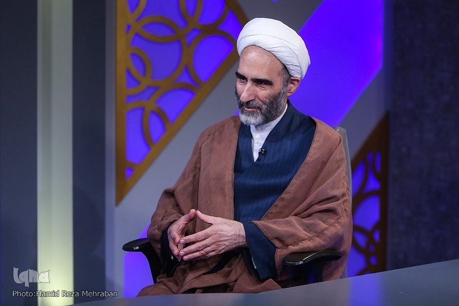 کشف نظام‌های فکریِ زیست‌محیطی قرآن با تکامل و تداعی آیات