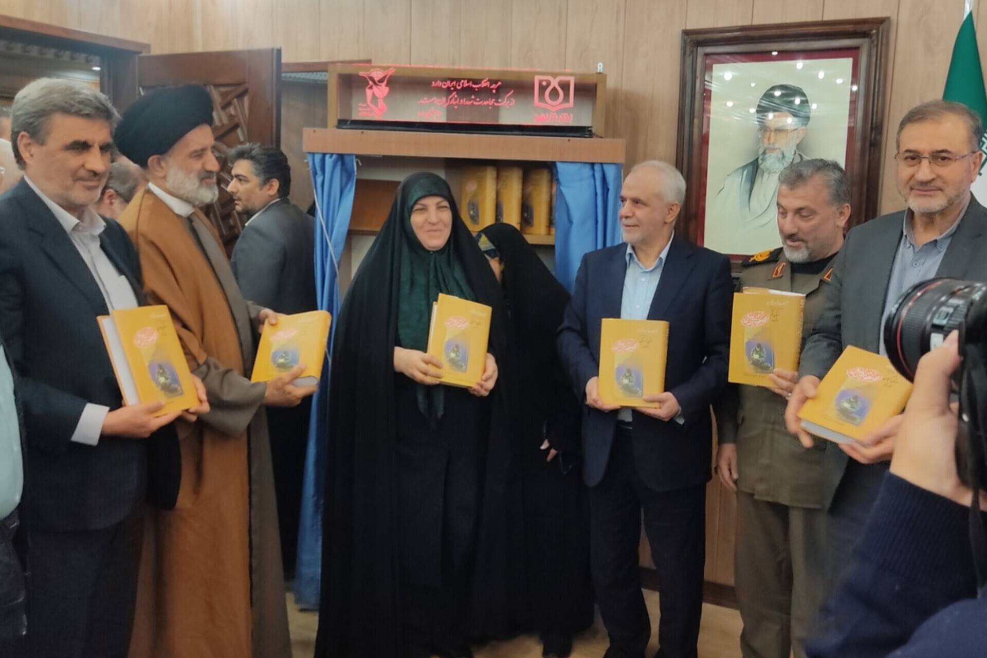 ضرورت حفظ یاد شهدا برای مقابله با شکاف نسلی