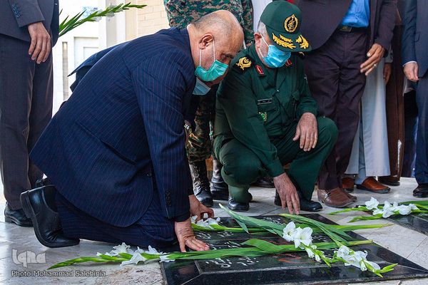 تجدید میثاق وزیر کشور با شهدای بوشهر
