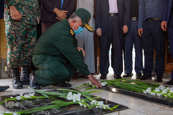 تجدید میثاق وزیر کشور با شهدای بوشهر