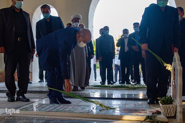 تجدید میثاق وزیر کشور با شهدای بوشهر