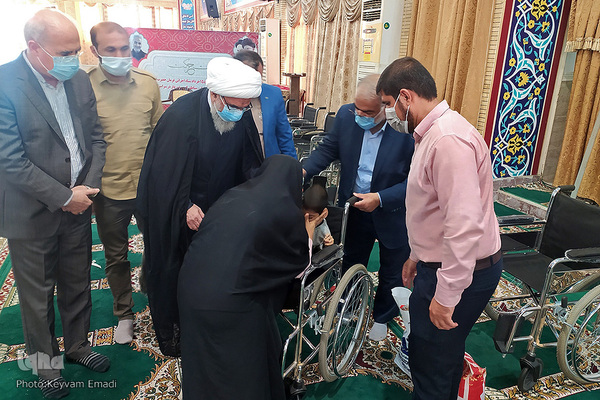 اهدای ۱۰۰ ویلچر به معلولان استان بوشهر