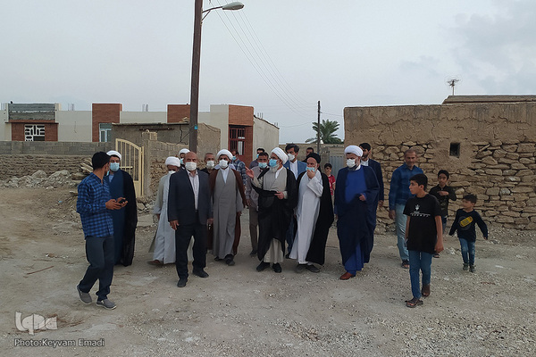بازدید آیت الله صفایی بوشهری از روستای خورشهاب و بررسی مشکلات این روستا