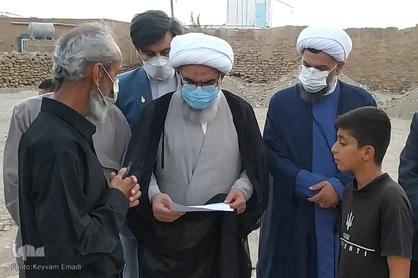 بازدید آیت الله صفایی بوشهری از روستای خورشهاب و بررسی مشکلات این روستا