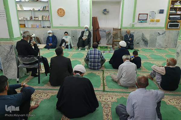 بازدید آیت الله صفایی بوشهری از روستای خورشهاب و بررسی مشکلات این روستا