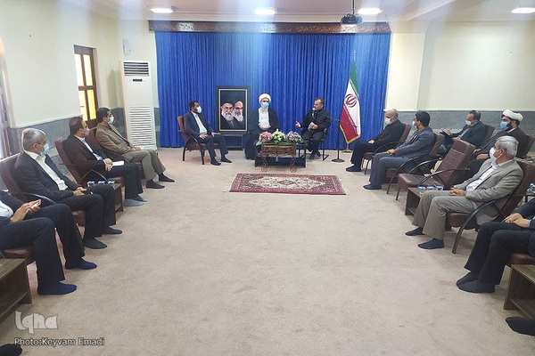 دیدار آیت‌الله غلامعلی صفایی‌بوشهری امام جمعه بوشهر با مدیرکل قرآن، عترت و نماز وزارت آموزش و پرورش
