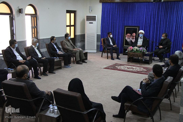 دیدار آیت‌الله غلامعلی صفایی‌بوشهری امام جمعه بوشهر با مدیرکل قرآن، عترت و نماز وزارت آموزش و پرورش