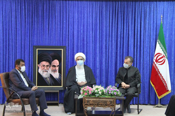 دیدار آیت‌الله غلامعلی صفایی‌بوشهری امام جمعه بوشهر با مدیرکل قرآن، عترت و نماز وزارت آموزش و پرورش