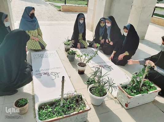 محفل انس با قرآن کریم در جوار شهدای گمنام شهر خورموج