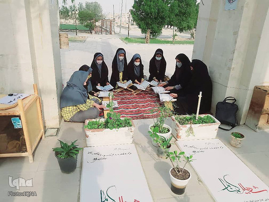 محفل انس با قرآن کریم در جوار شهدای گمنام شهر خورموج