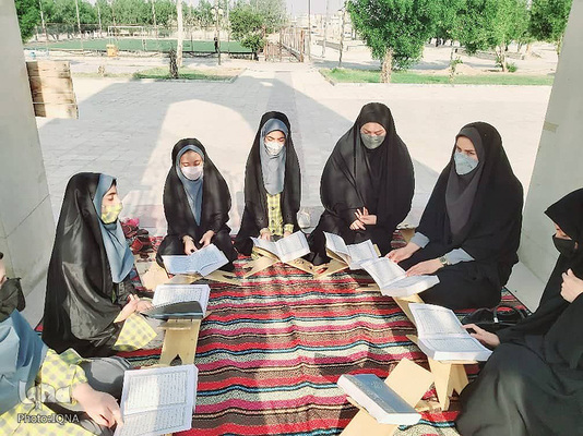 محفل انس با قرآن کریم در جوار شهدای گمنام شهر خورموج