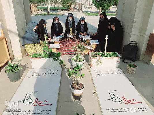 محفل انس با قرآن کریم در جوار شهدای گمنام شهر خورموج