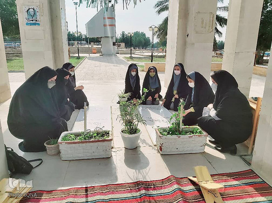 محفل انس با قرآن کریم در جوار شهدای گمنام شهر خورموج