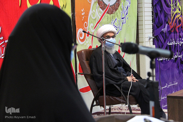 دیدار نماینده ولی فقیه در استان و امام جمعه بوشهر با جوانان و طلاب خواهر استان بوشهر