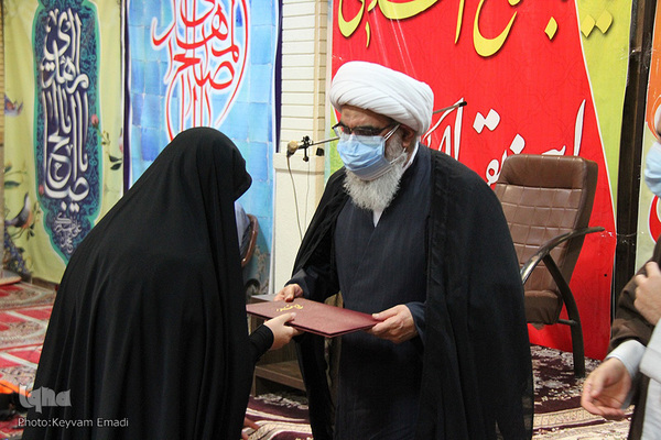 دیدار نماینده ولی فقیه در استان و امام جمعه بوشهر با جوانان و طلاب خواهر استان بوشهر