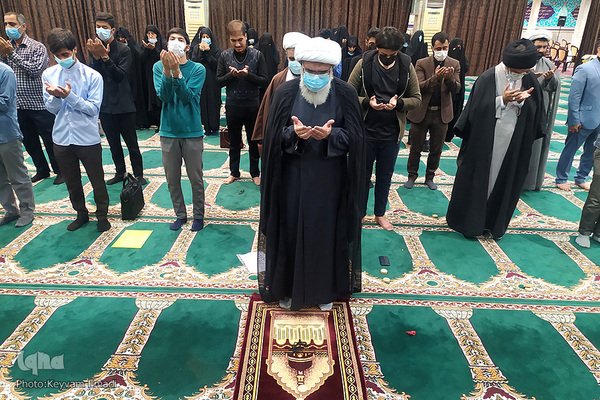 دیدار نماینده ولی فقیه در استان و امام جمعه بوشهر با جوانان و طلاب خواهر استان بوشهر