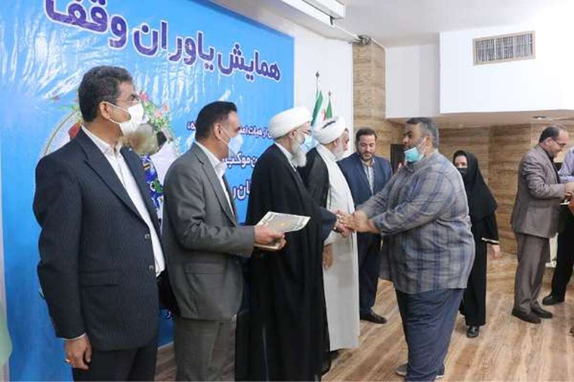 تجلیل از خبرنگار ایکنا با حضور امام جمعه بوشهر 