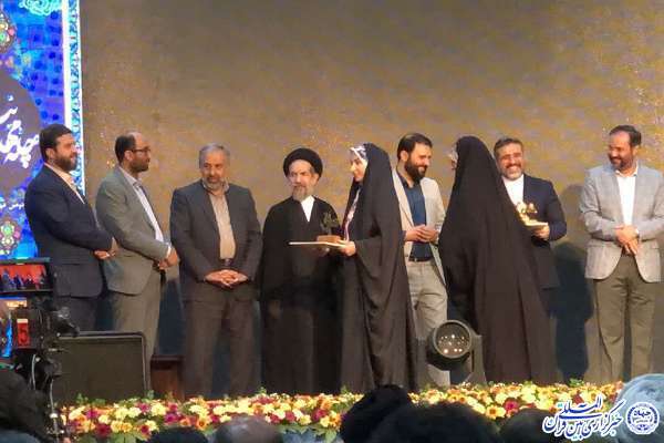 تجلیل از خبرنگار ایکنا 